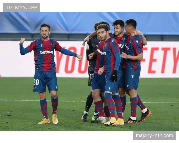 西甲：拉蒙主场迎战劲旅，全力争胜彰显雄风