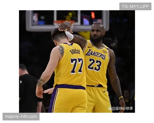 詹姆斯强势发挥助湖人延续连胜,状态全面回暖 詹姆斯强势发挥助湖人延续连胜,状态全面回暖